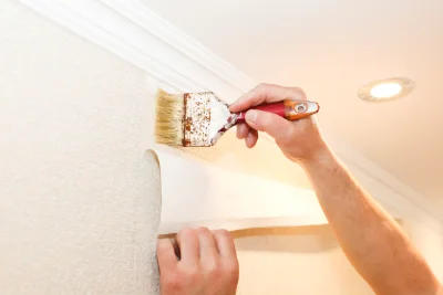 Pose de papier peint à la Gouesnière — revêtements muraux et toiles de verre